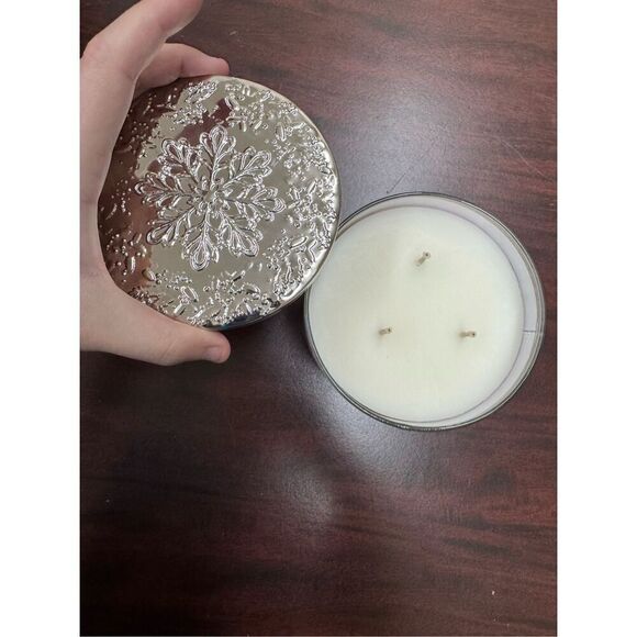 Bath & Body Works Strawberry Snowflake 3 Wick Candle - Picture 3 of 3